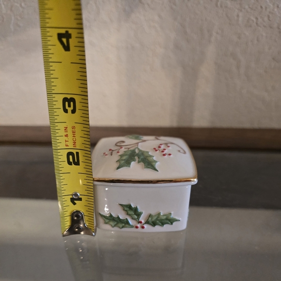 Lenox "Holiday" trinket/jewelry box - Picture 7 of 7